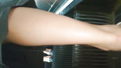 黑长裙斜腿白丁内极品靓妹